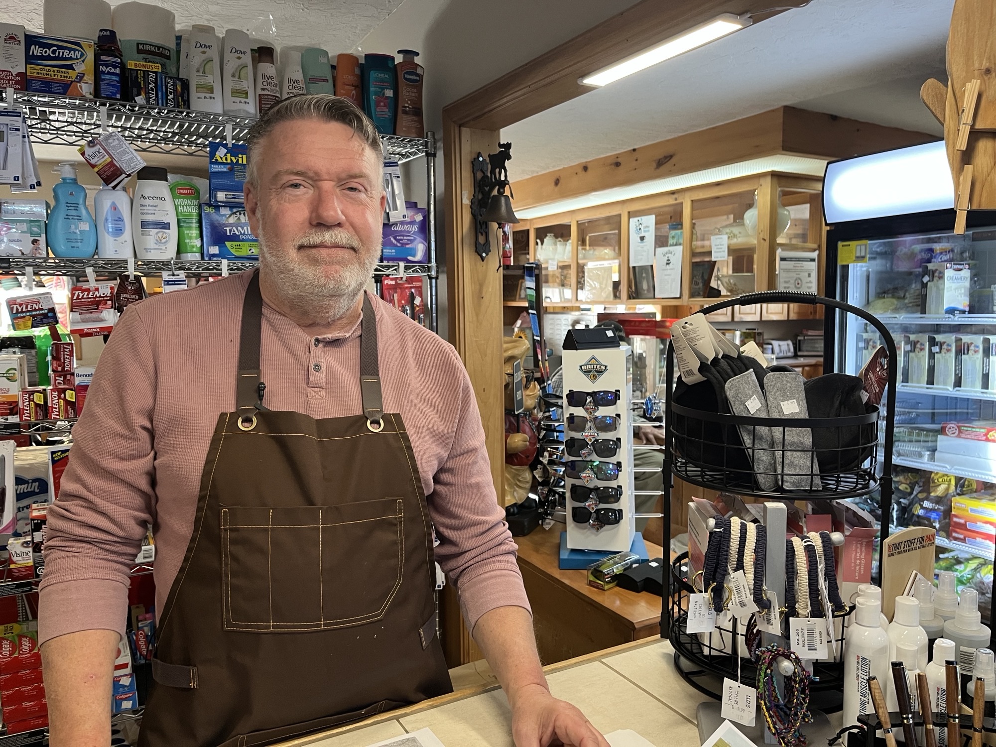 Група жители които живеят покрай път 955 казват че пътят