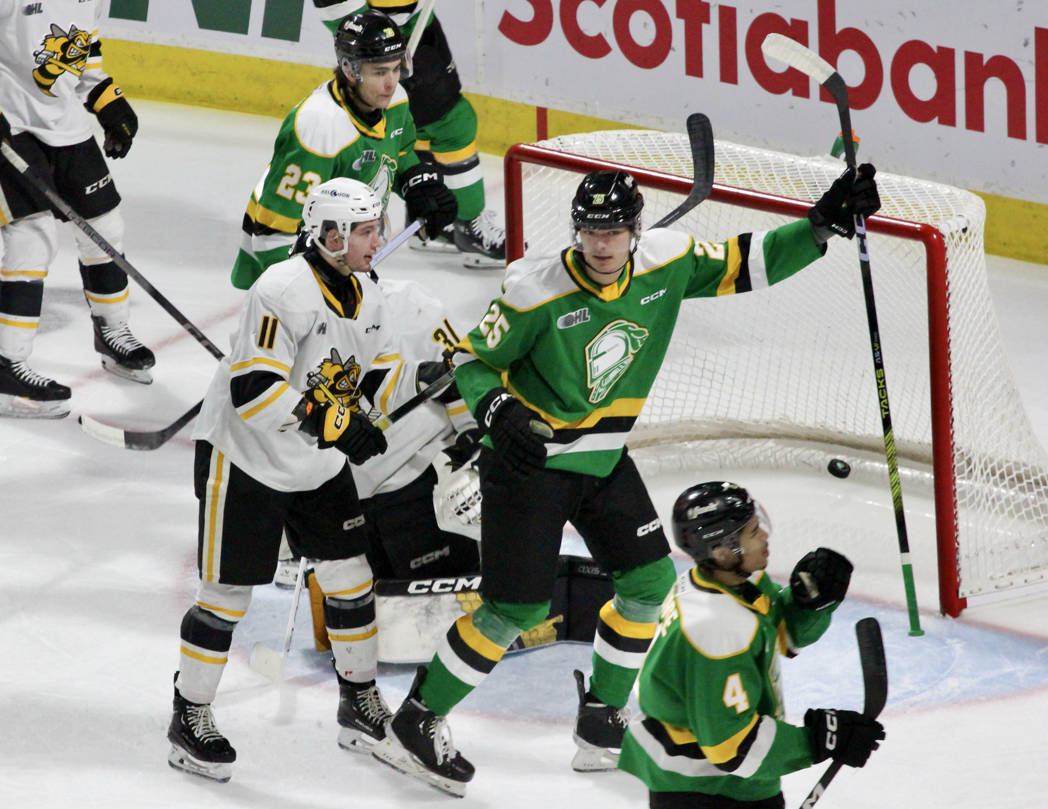 Руслан Газизов отбеляза два гола когато Лондон Найтс победиха Сарния