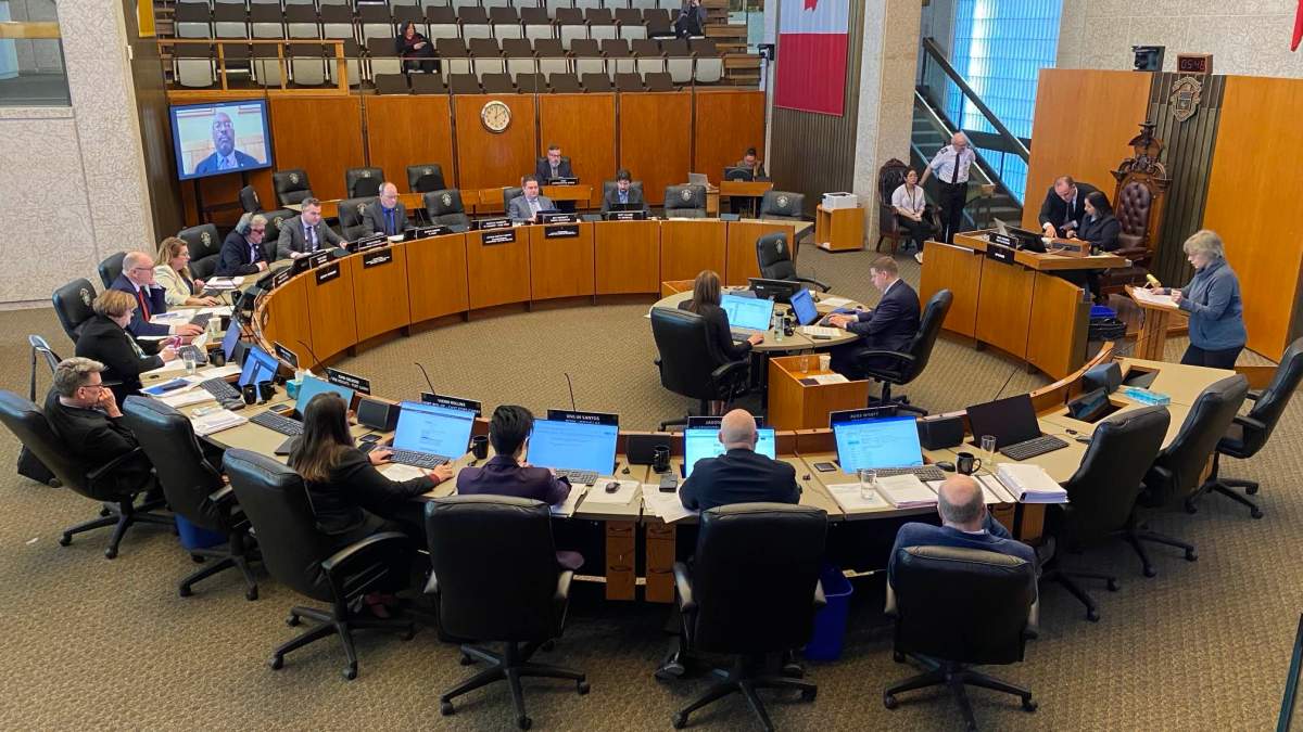 Winnipeggers disengaged in election, lowering voter turnout: polling