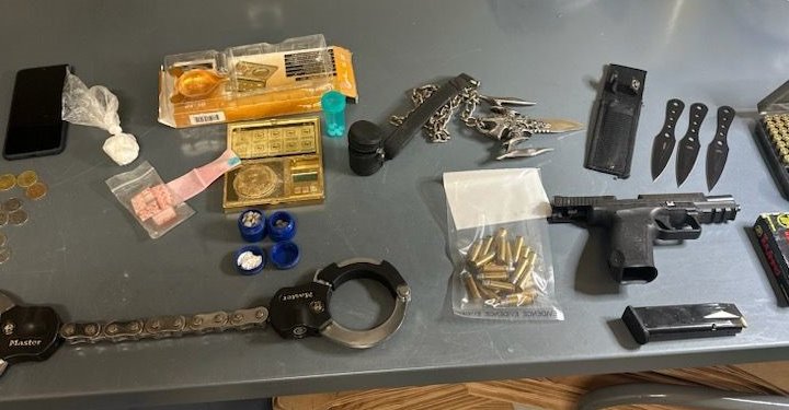 RCMP jail Winnipeg duo after finding weapons, drugs in unregistered car