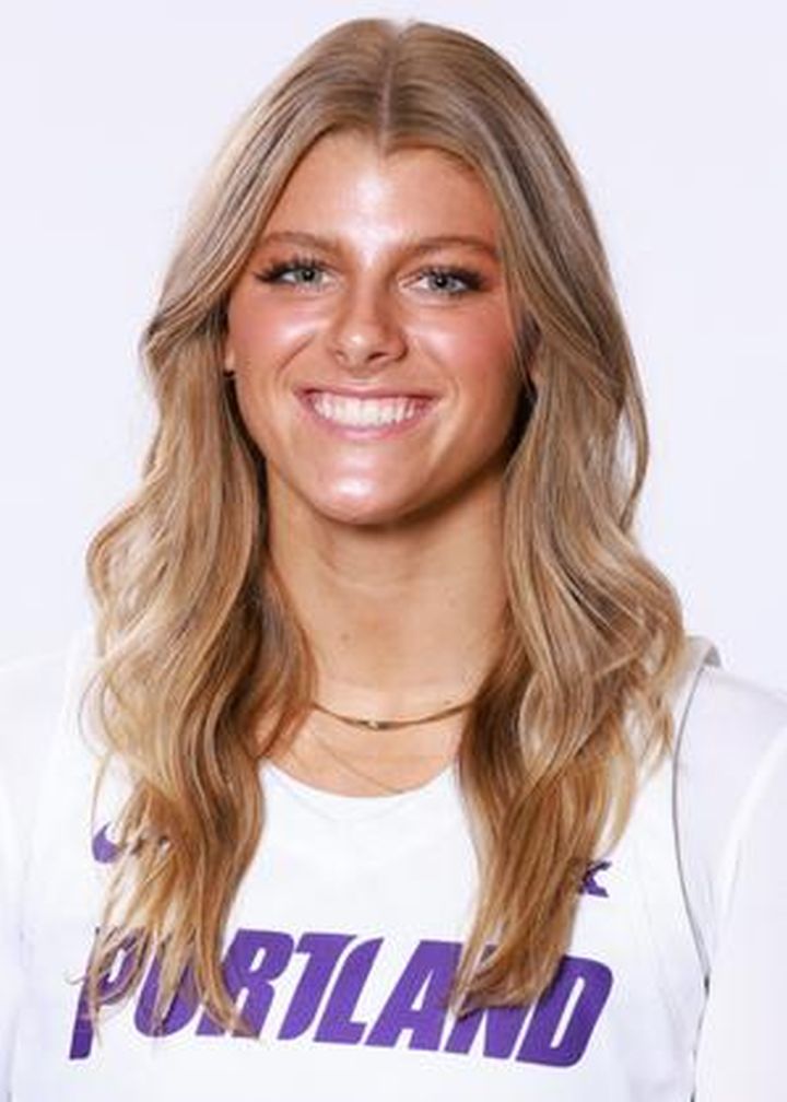 A photo of basketball player Kennedy Dickie.