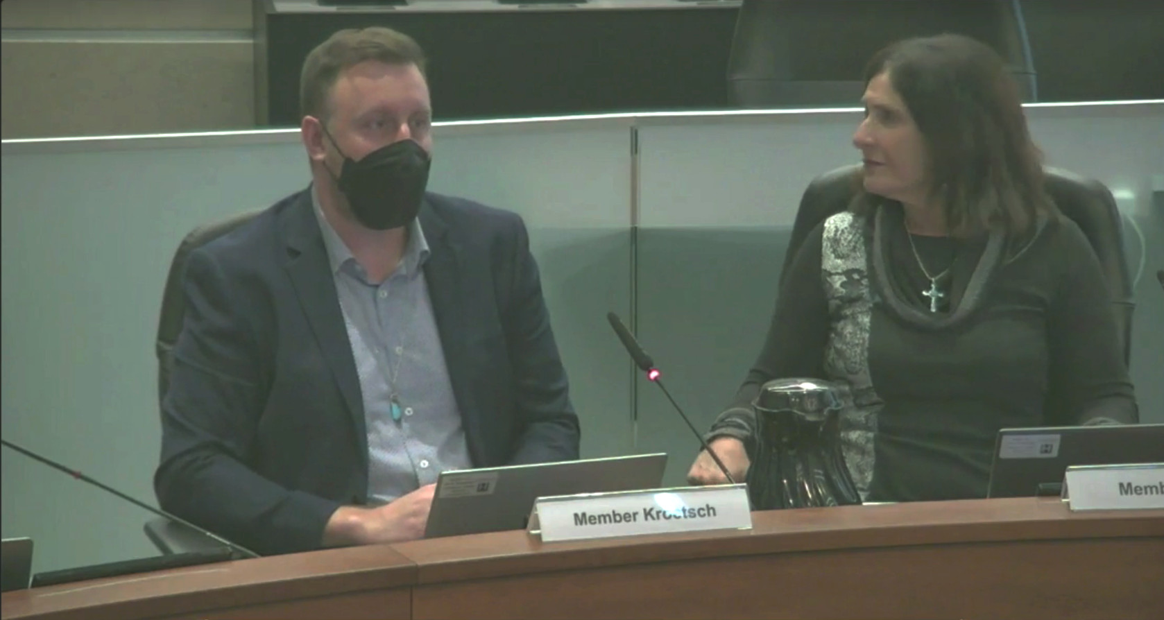 Съветник на Хамилтън очаква напускането му от членски пост в