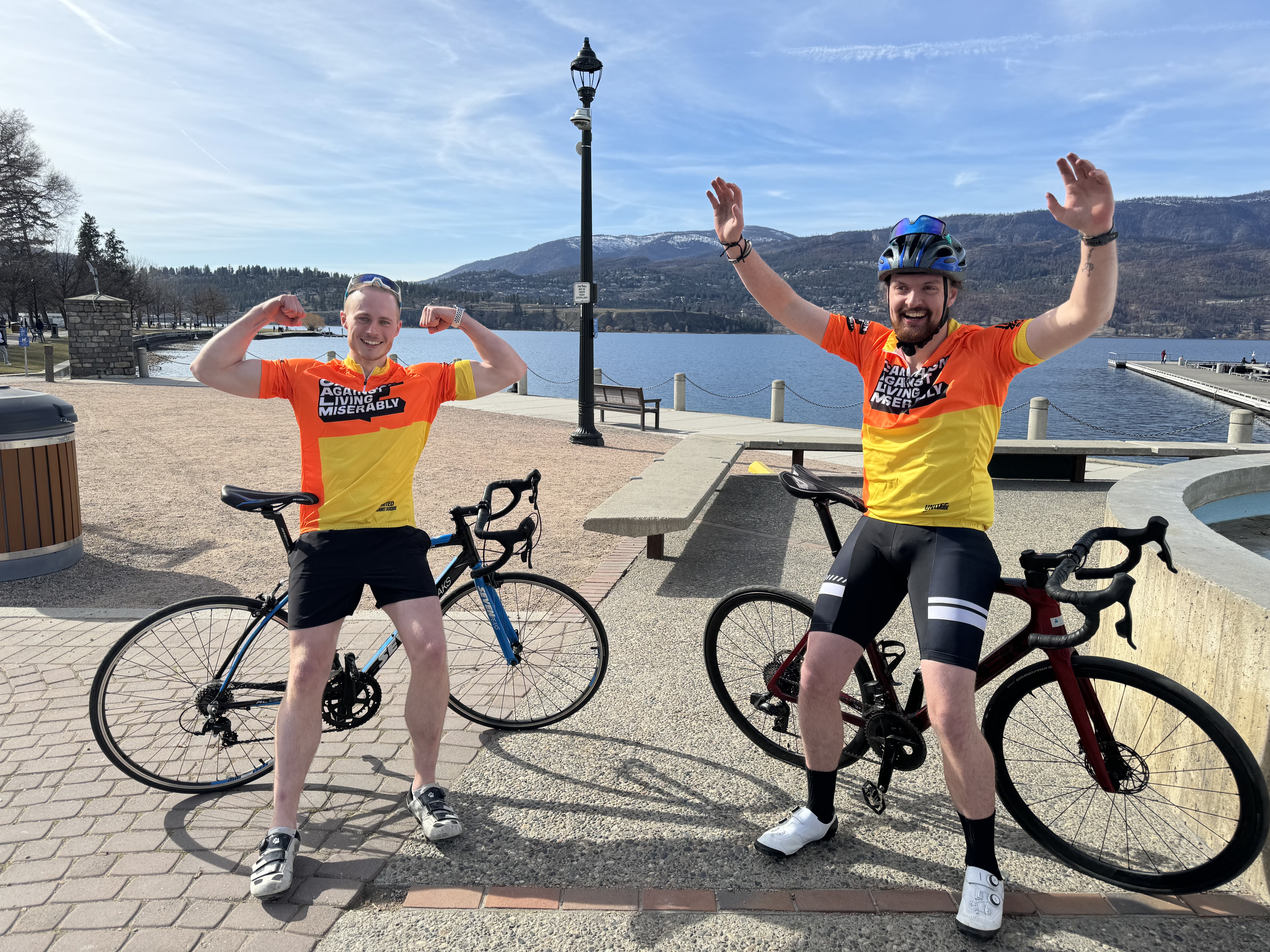 Двама жители на Келоуна се готвят да карат из страната