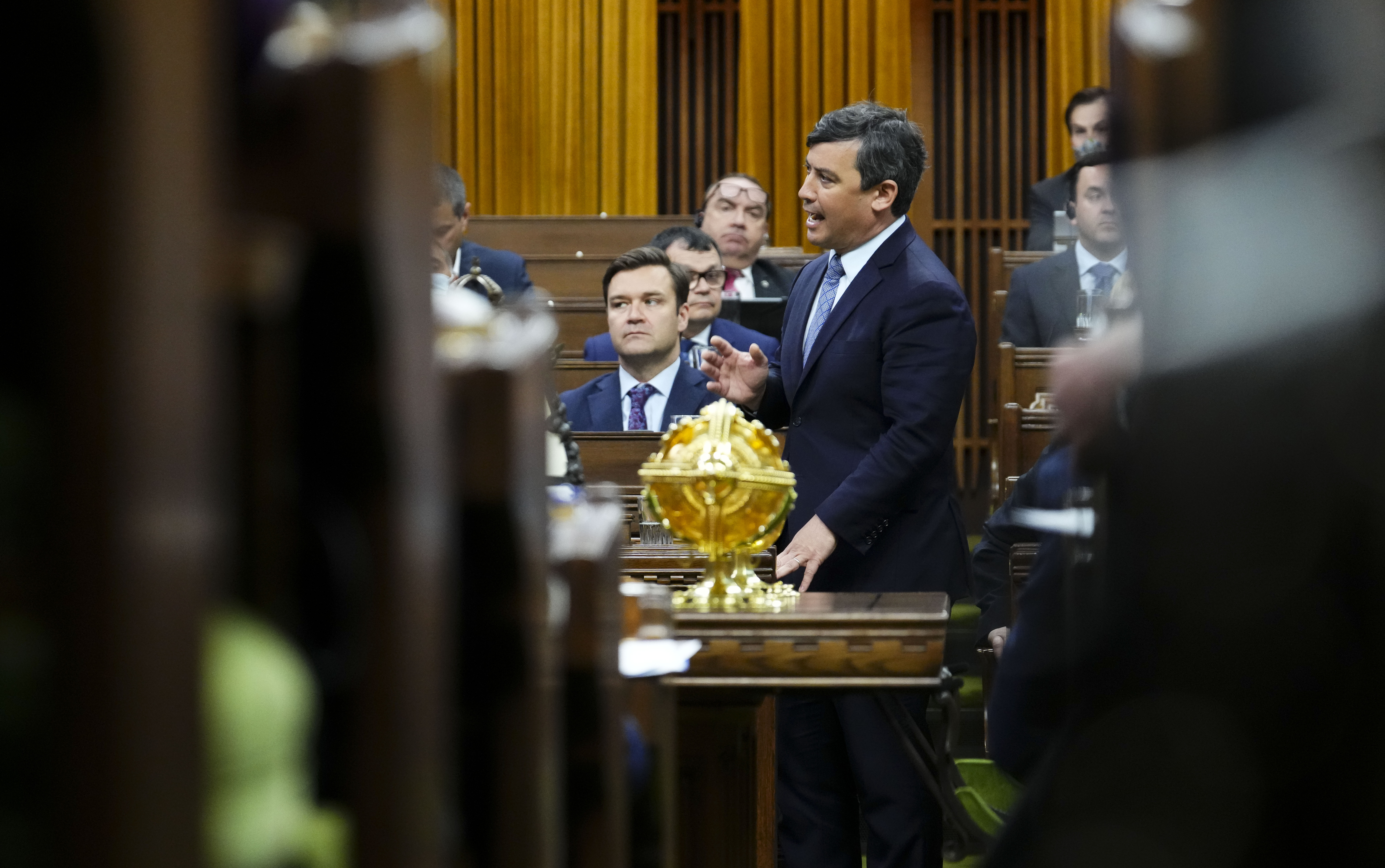 Депутатите заседаващи в специална комисия в Камарата на общините ще