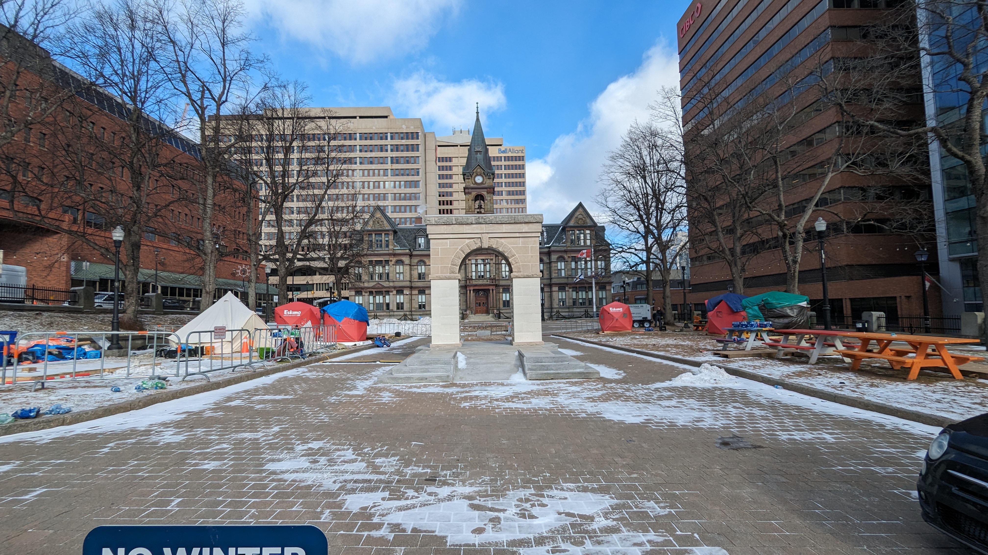 Екипите прекараха петък сутринта в прекъсване на захранването в два