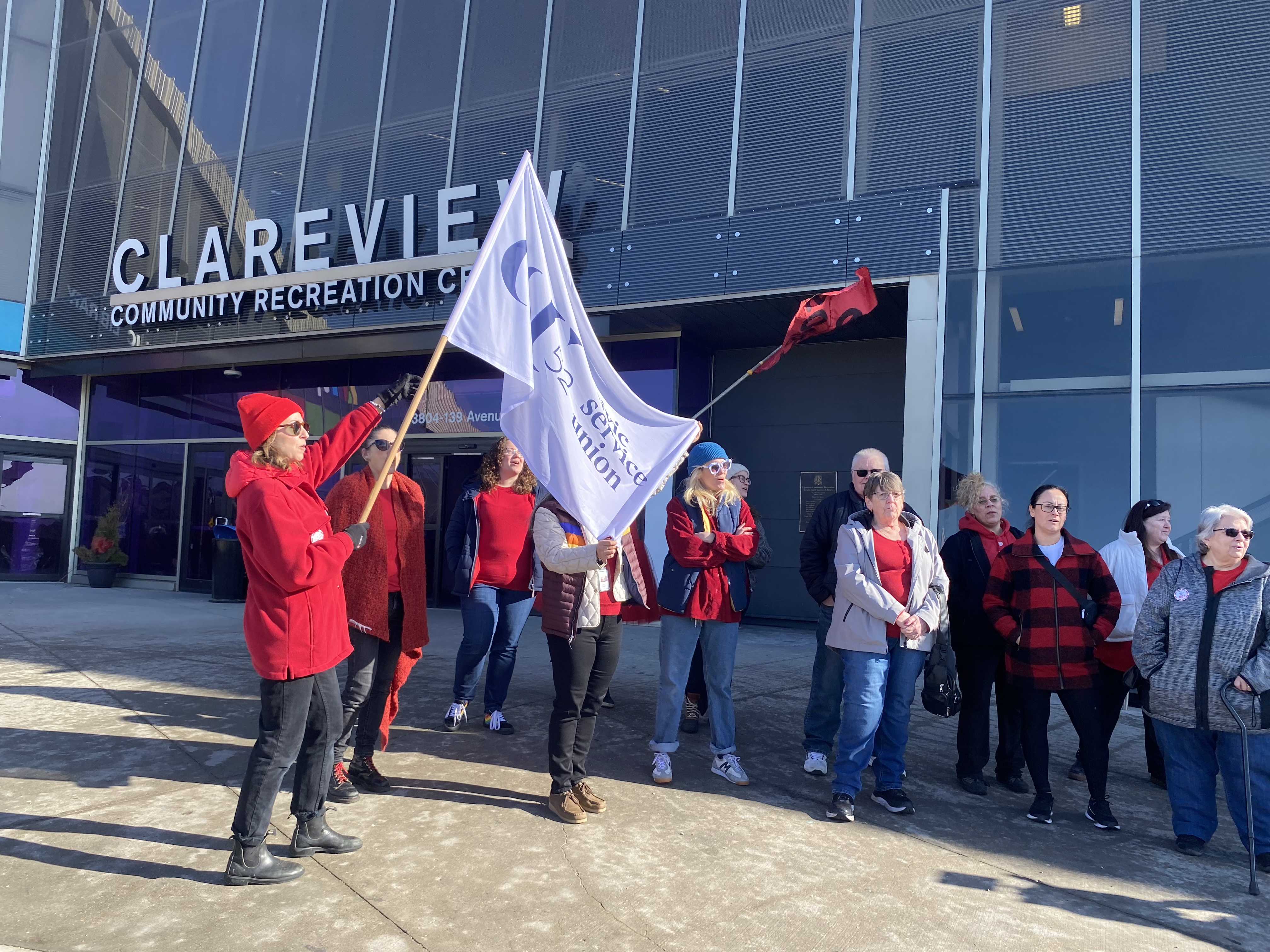 Повече от 5000 граждански работници в Едмънтън се очаква да