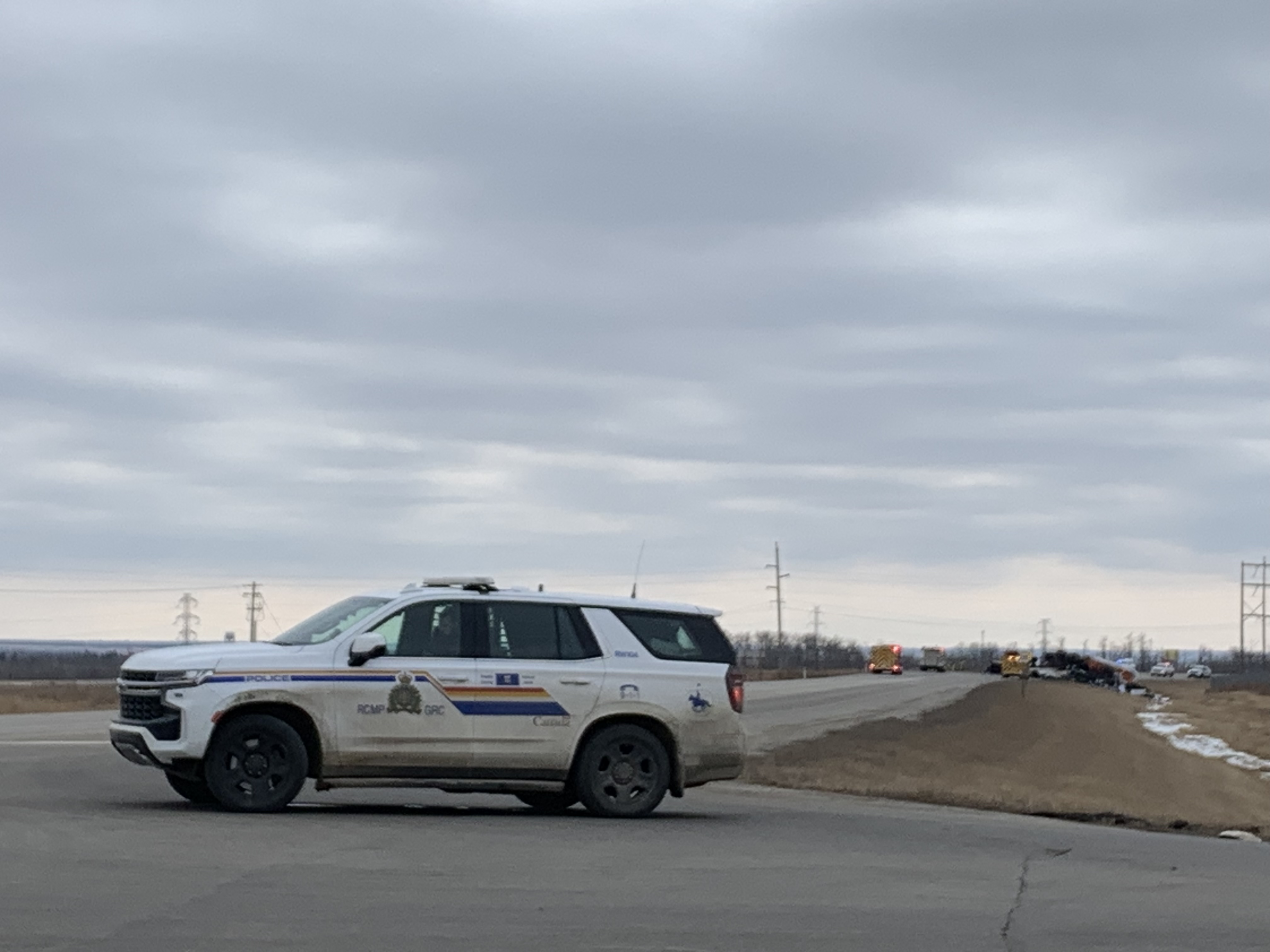 Multi-vehicle crash shuts down Highway 825 north of Fort Saskatchewan - Edmonton - Vimarsana News
