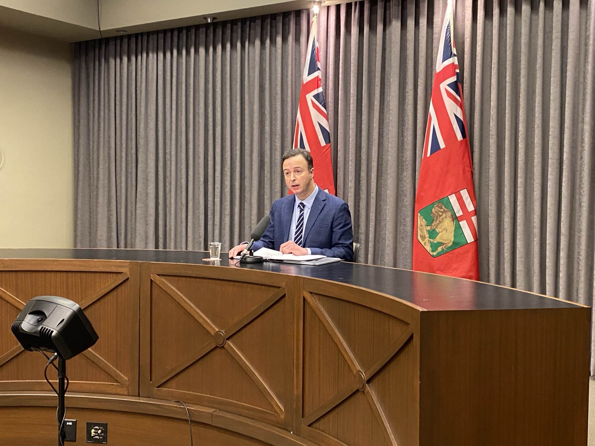 Правителството на Манитоба казва че дефицитът отново се е увеличил отчасти