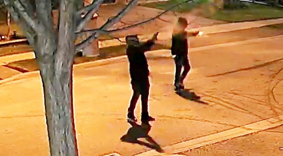 Пет стрелби включително две довели до смъртта на трима невинни