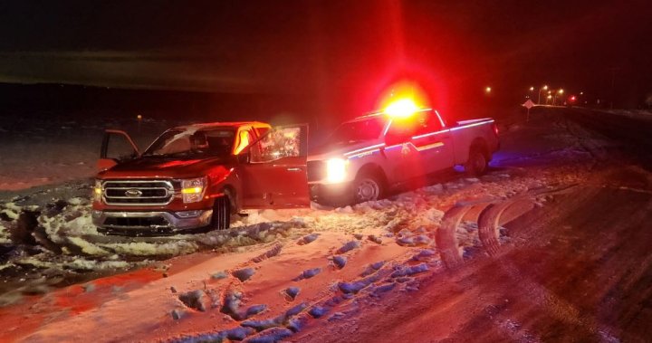 Шофьор от Едмънтън, изправен пред обвинения след удар с полицейско превозно средство, офицер от RCMP е нападнат