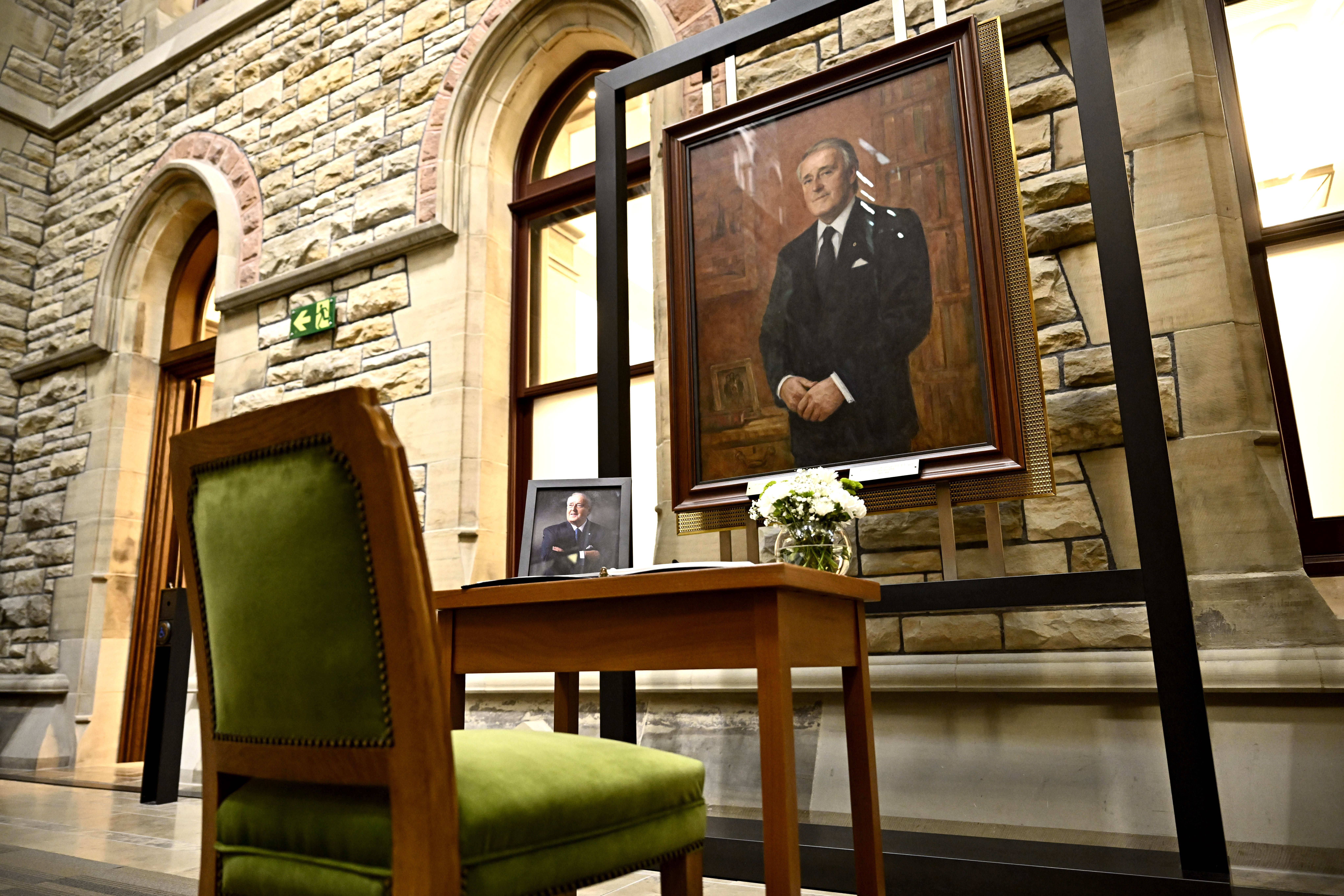 Членовете на парламента се връщат в Камарата на общините в