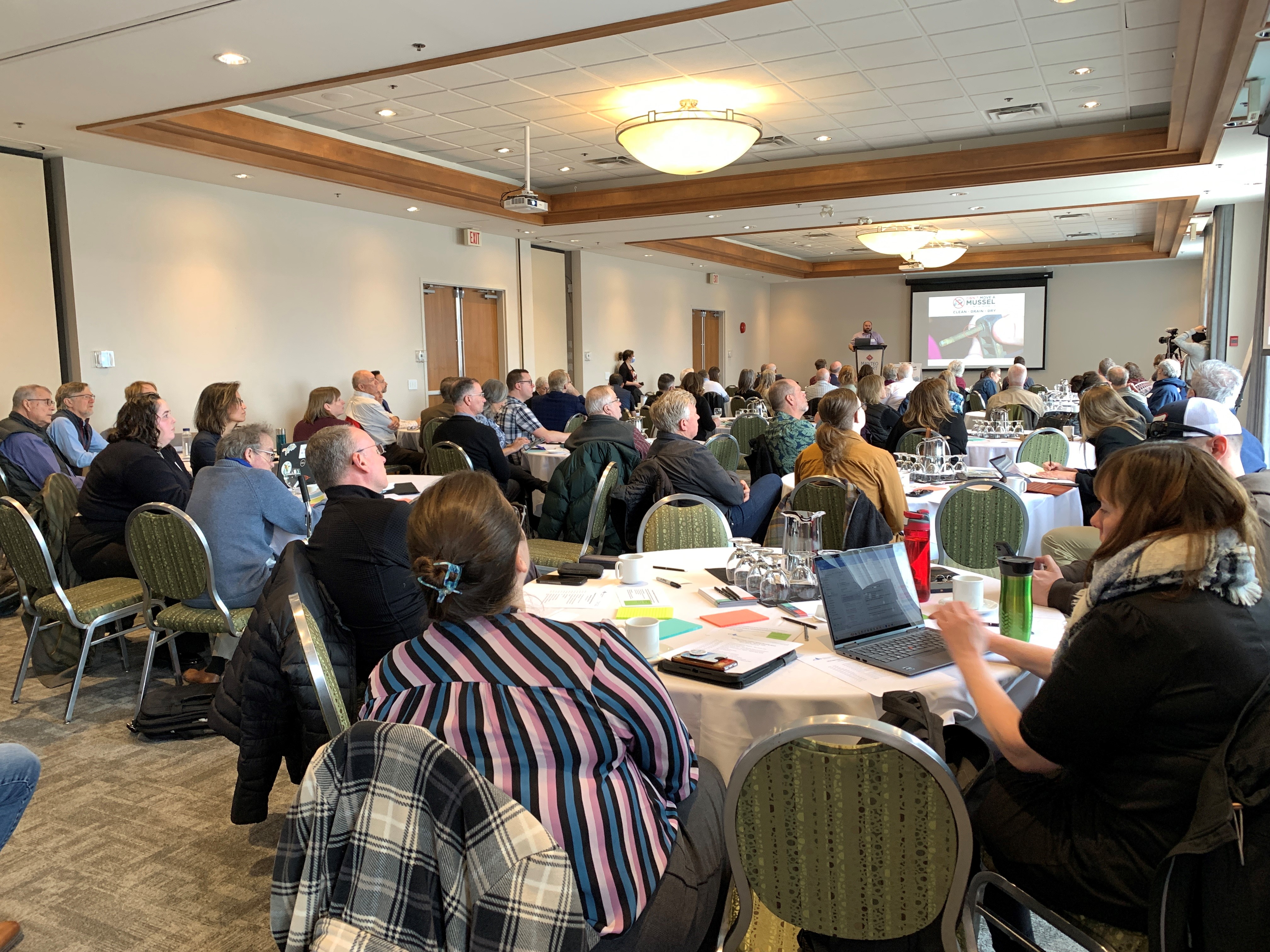 Близо 100 заинтересовани страни се събраха в петък сутринта в