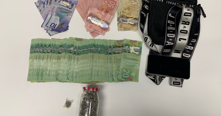 RCMP в Norway House иззе раница пълна с хапчета екстази