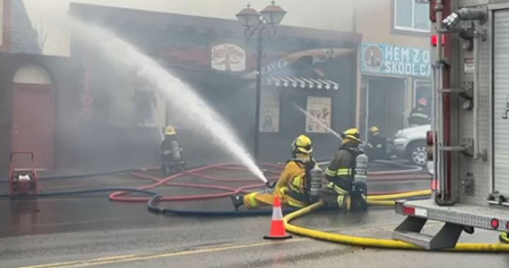 Пожар в центъра на Osoyoos Британска Колумбия наложи съвет за