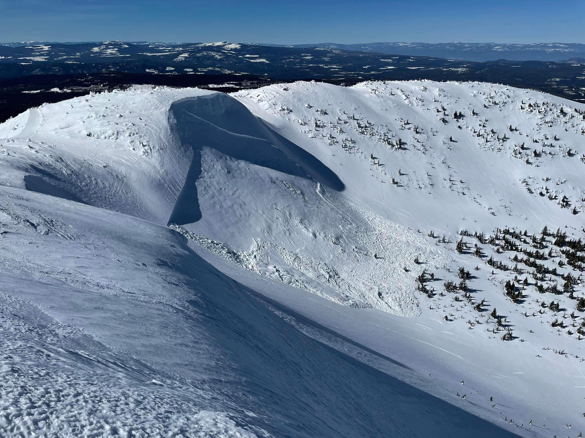 Out-of-bounds avalanche at Big White Ski Resort