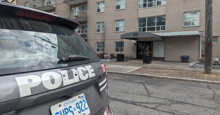 Полицията в Торонто съобщи че заподозрян е задържан след намушкване