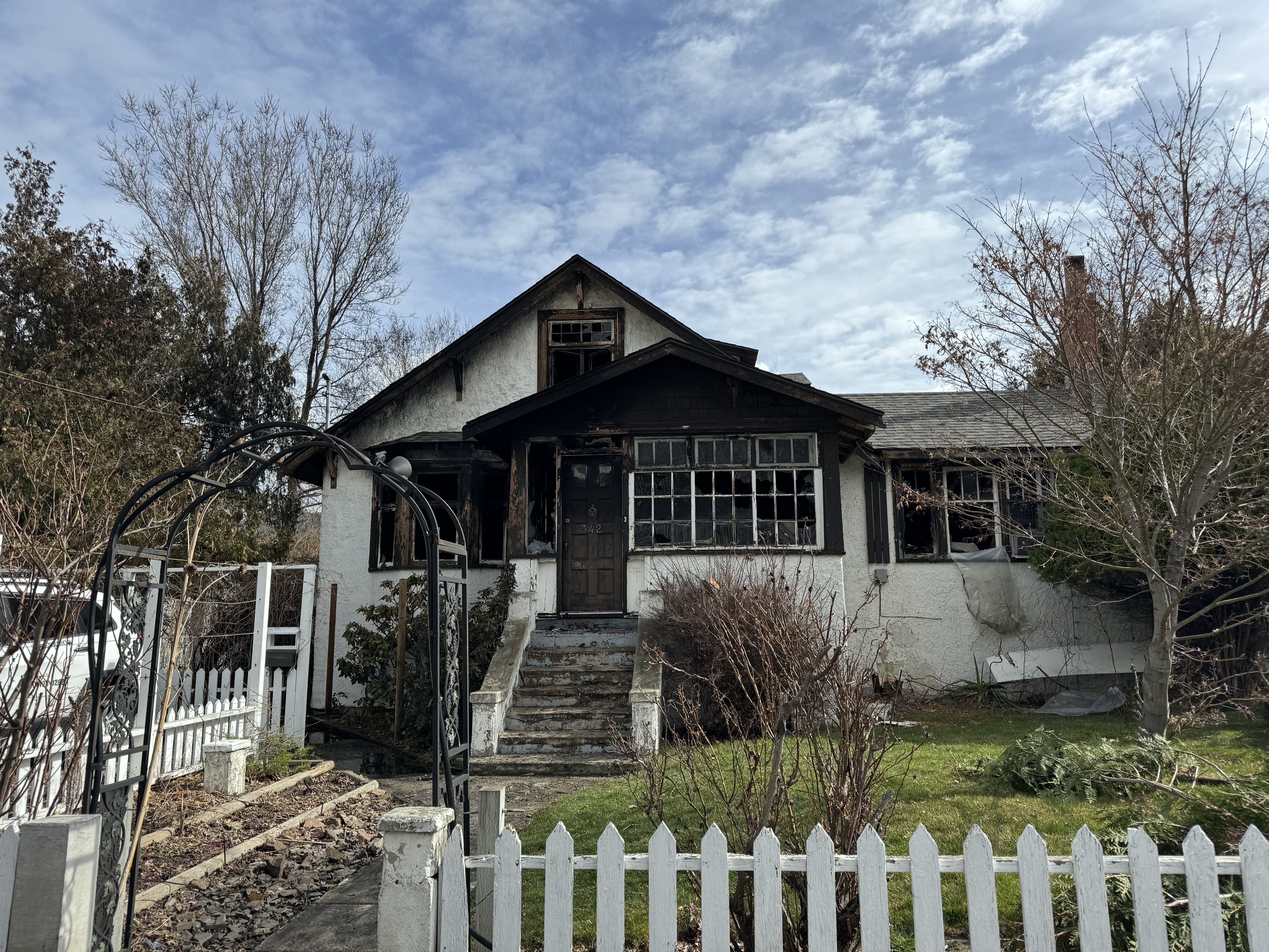 Tenants escape overnight fire that destroys Penticton, B.C. home