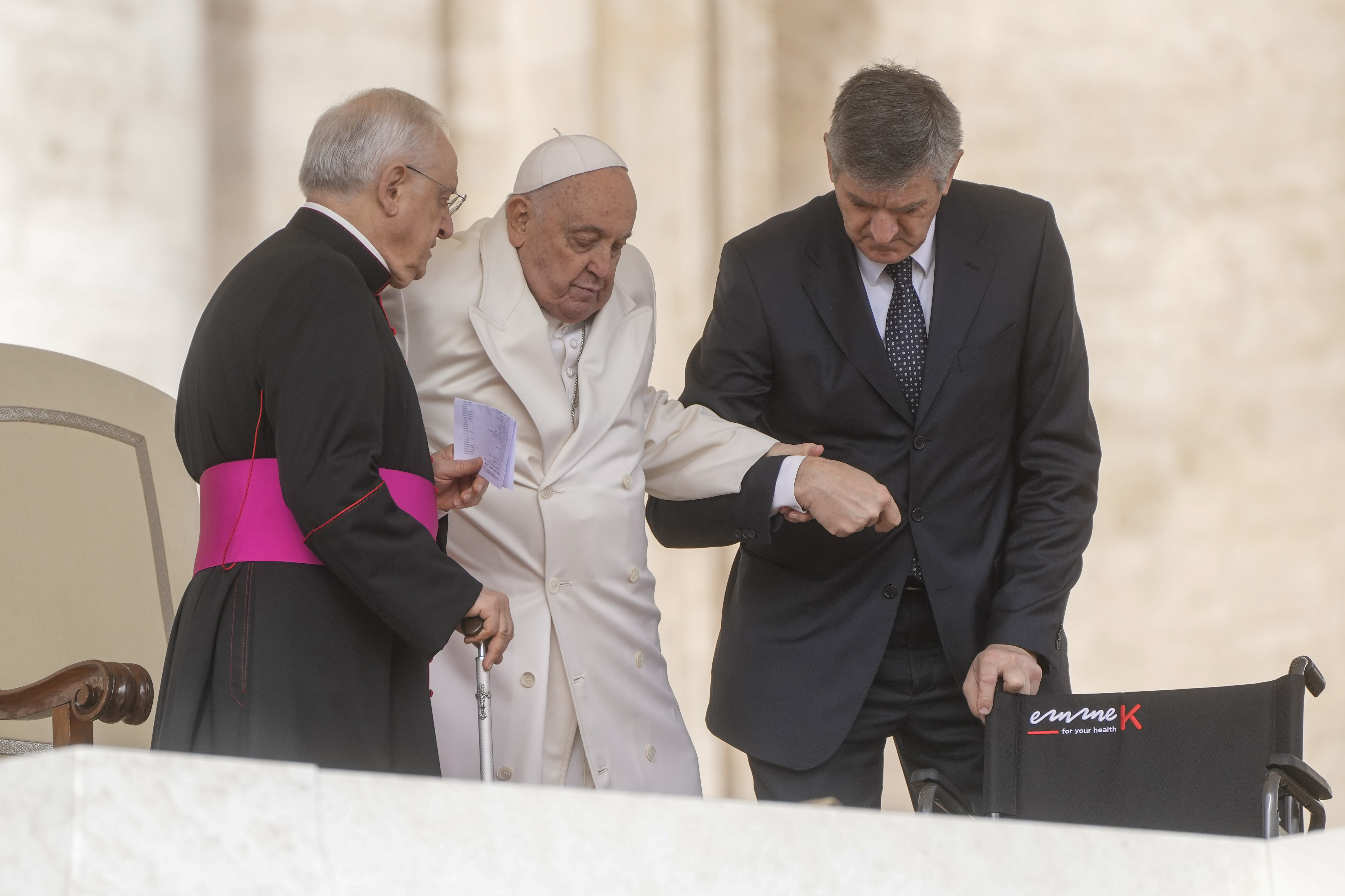 Папа Франциск отново помоли помощник да прочете забележките му и не успя