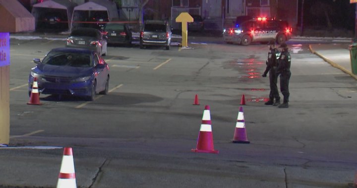 Двама души откриват огън по превозно средство на паркинг, жертвата съдейства: полицията в Монреал