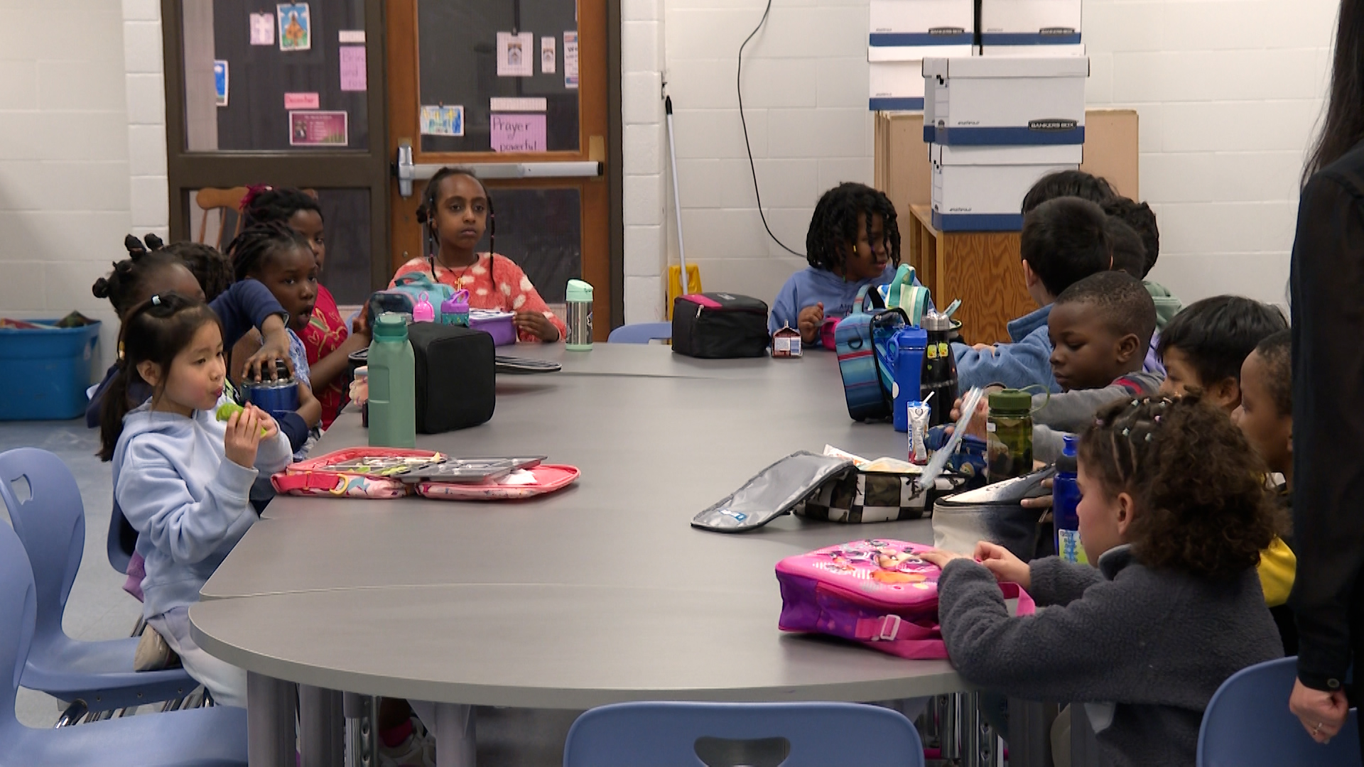 SHINE Club е безопасно място за цветнокожи деца в училище Всяка