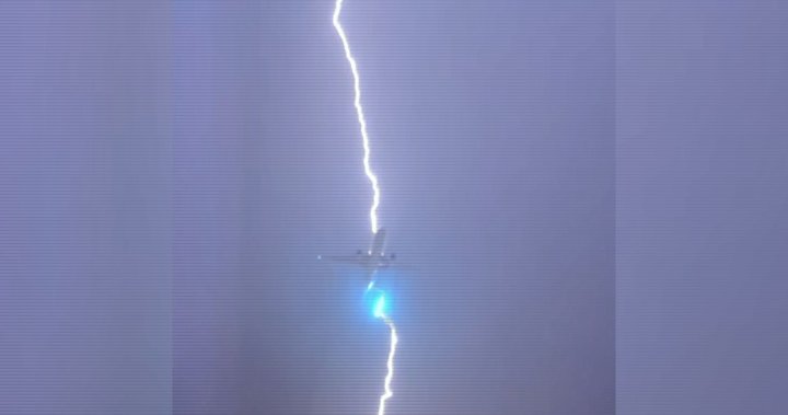 Video captures moment Air Canada plane struck by lightning