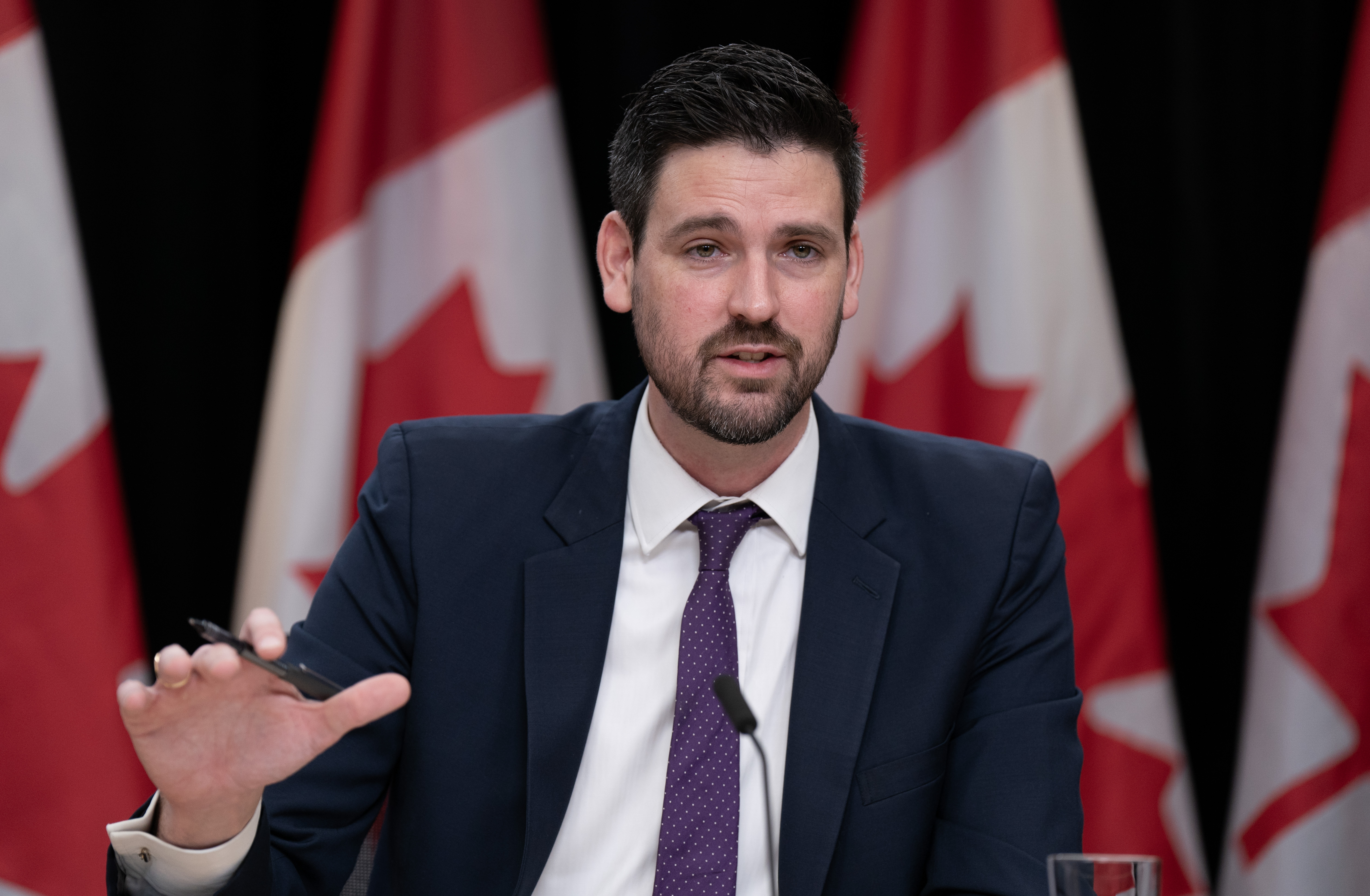 Министърът на жилищното строителство и инфраструктурата Шон Фрейзър подчерта в