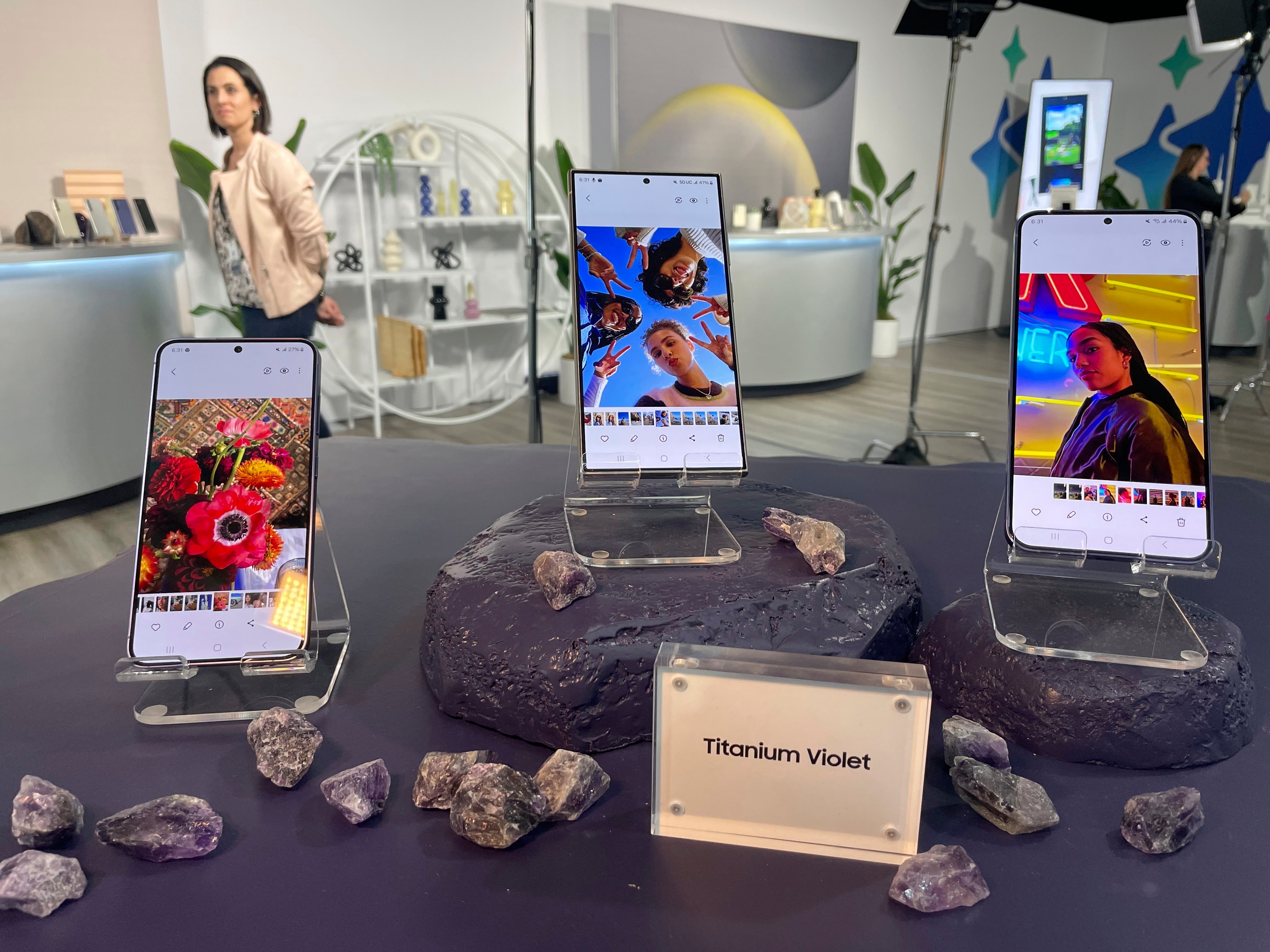 Global smartphone market set for 2024 rebound: report - National - Vimarsana News