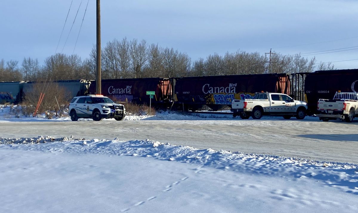 Emergency crews respond to train derailment in St. Albert