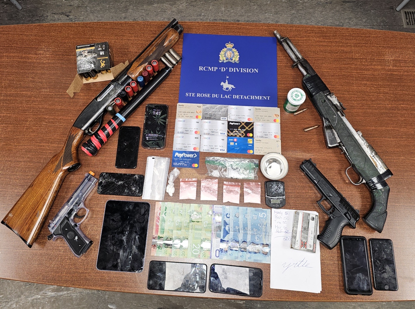RCMP на Манитоба казва че е конфискувала наркотици огнестрелни оръжия