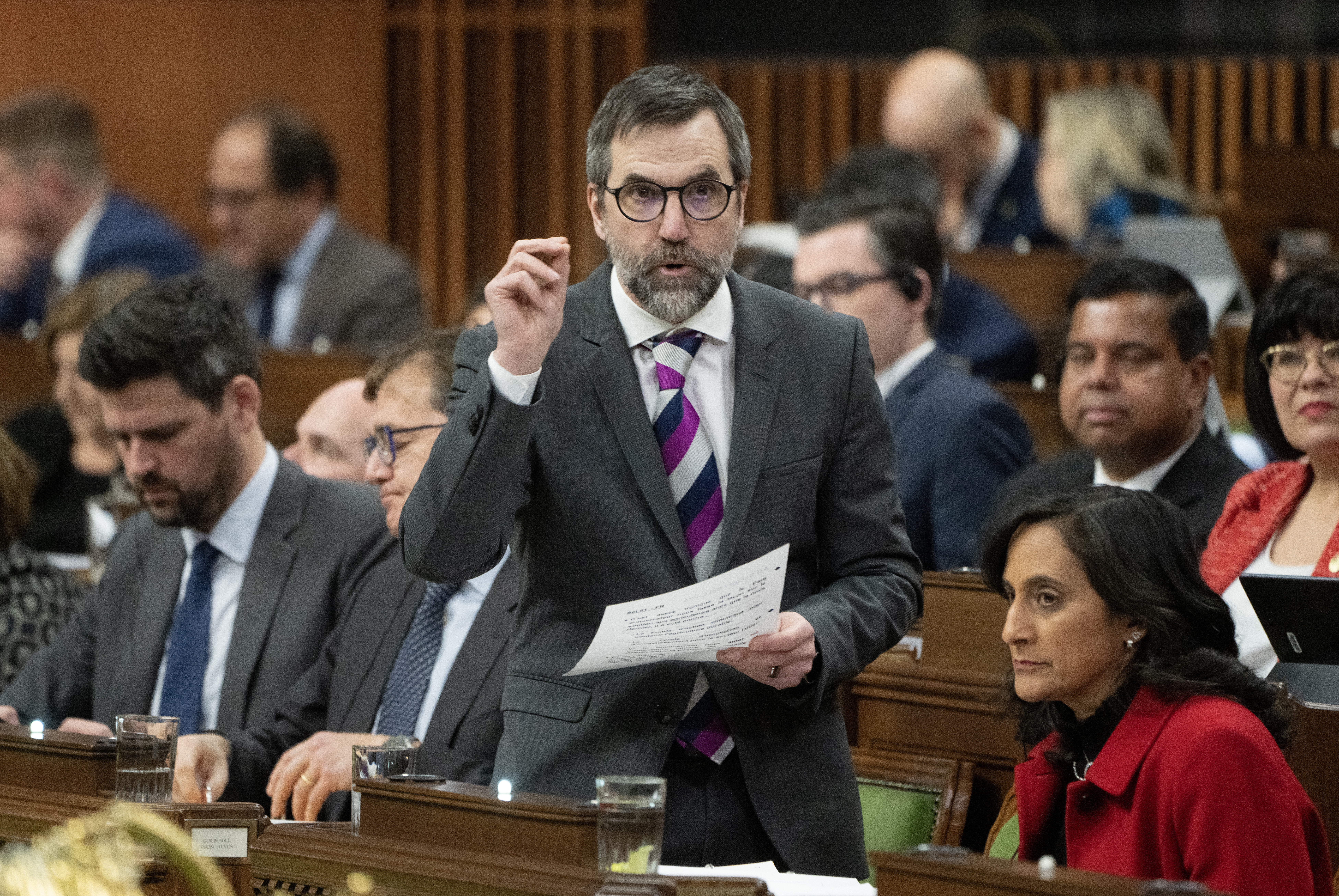 Противоречивите забележки на министъра на околната среда Стивън Guilbeault относно