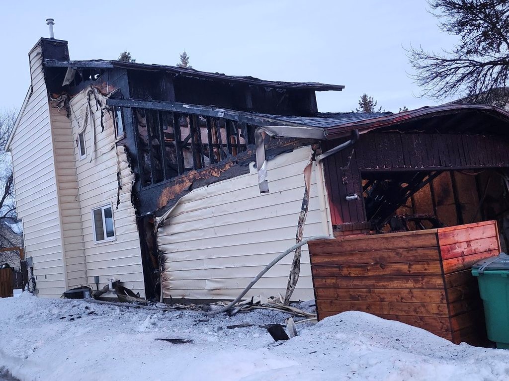 A fire broke out early Monday at a home in the Taylor Street East area.