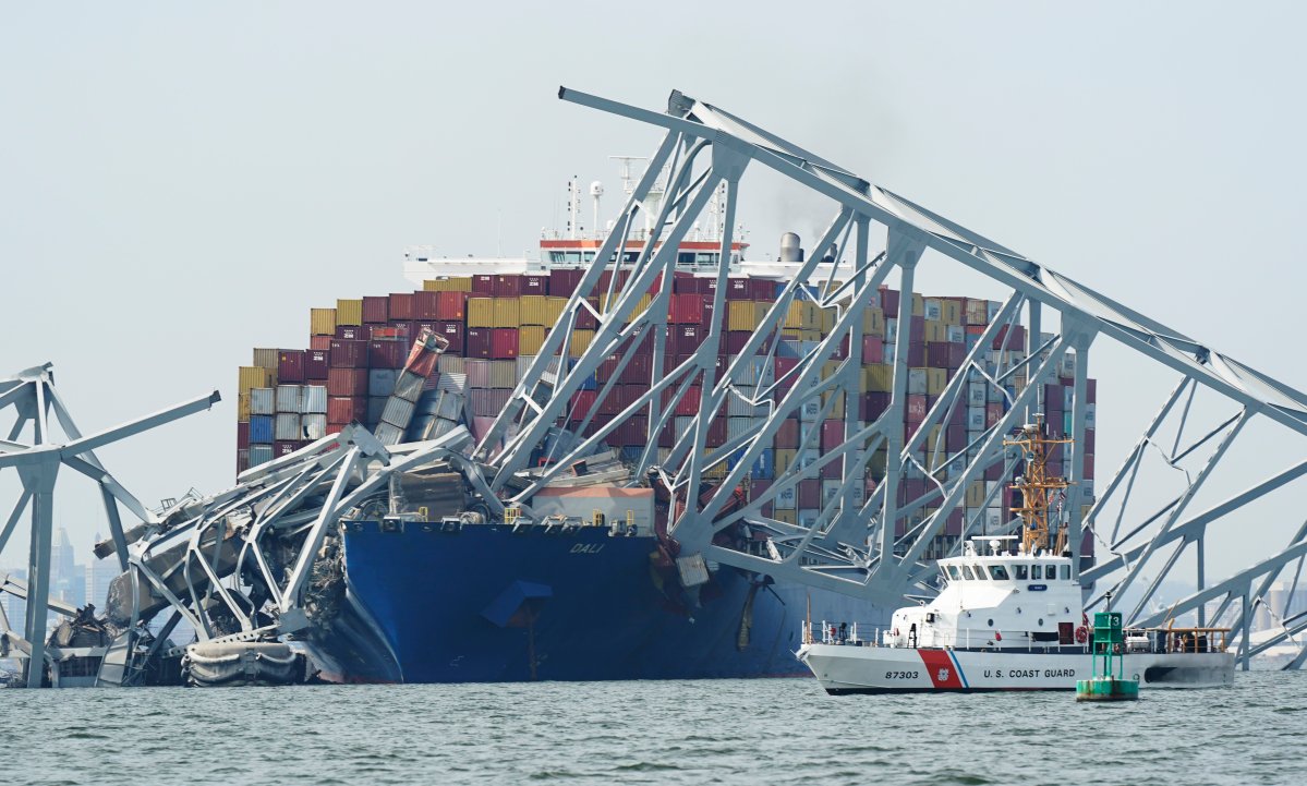 baltimore-bridge-collapse-six-construction-workers-feared-dead-as