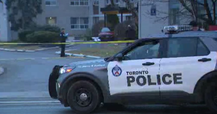 Полицията в Торонто съобщи че мъж е бил прострелян и