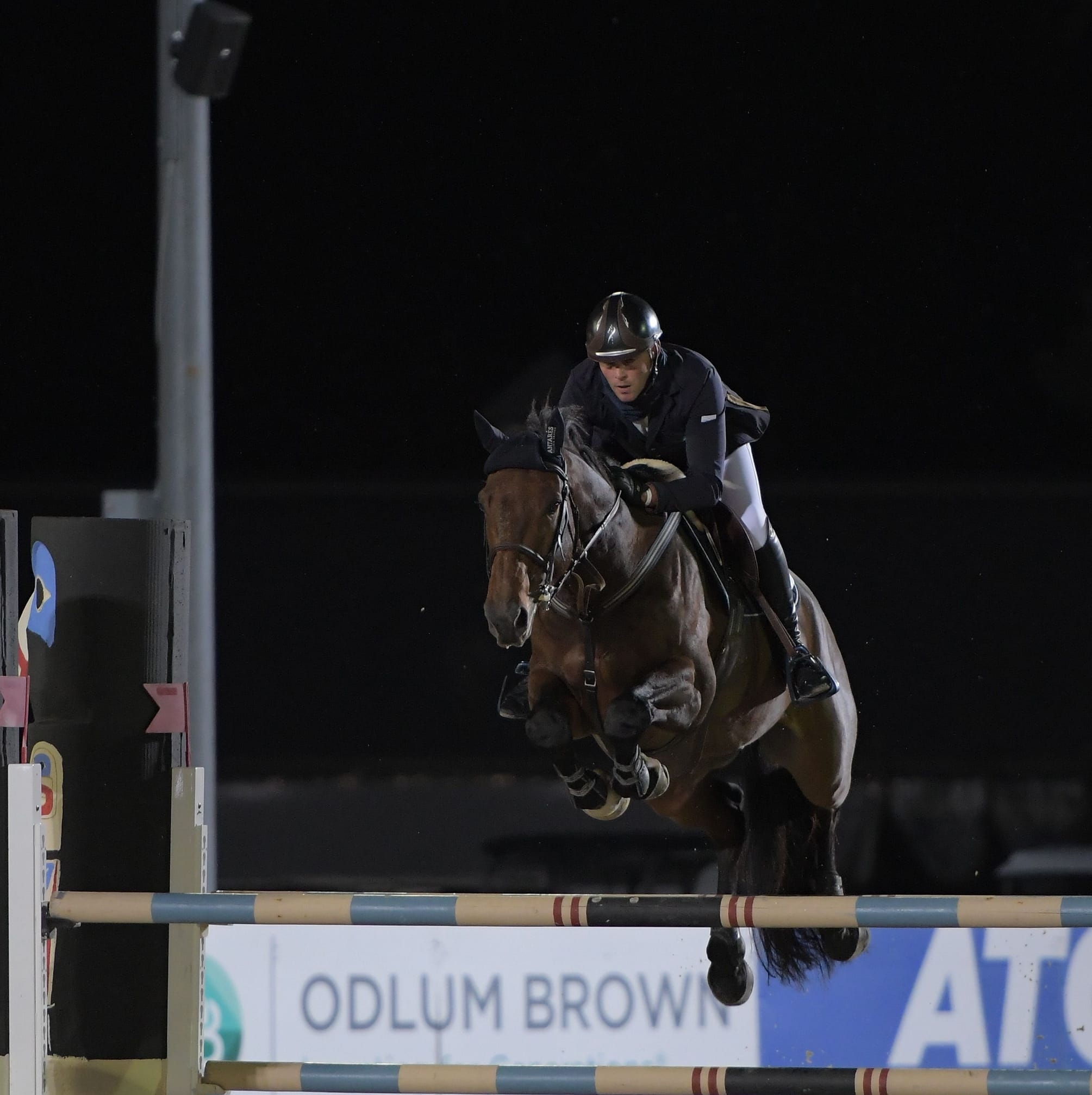 Треньор по конен спорт в Келоуна Британска Колумбия е обвинен