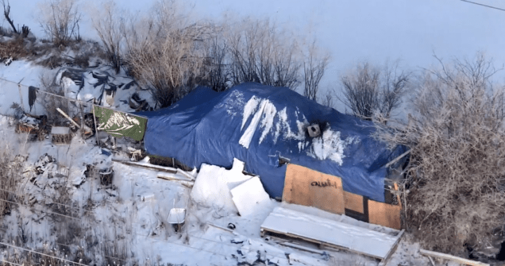 Полицията в Калгари премахна лагер за бездомни след оплаквания за насилие