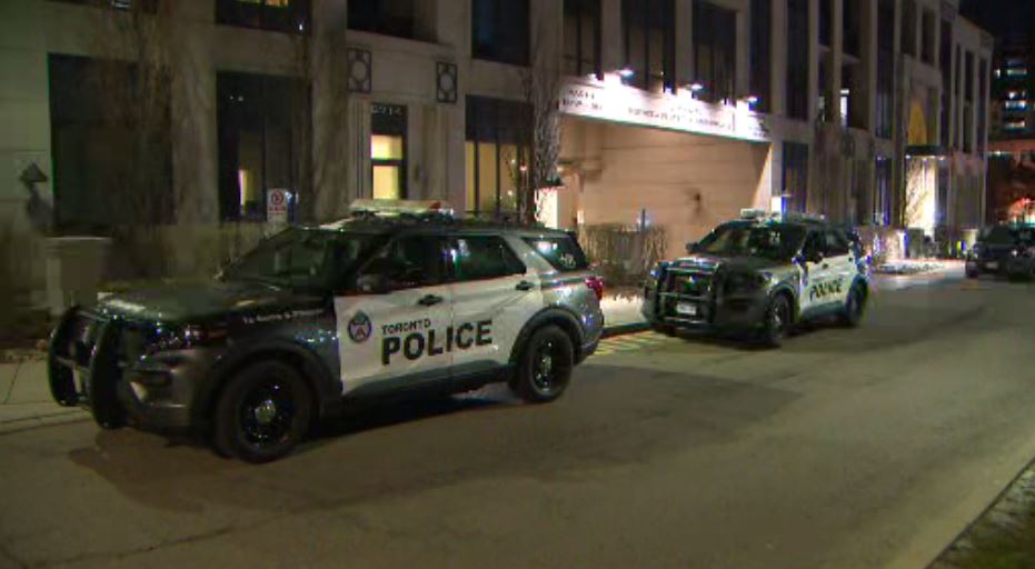 Полицията в Торонто съобщи че мъж е починал в болница