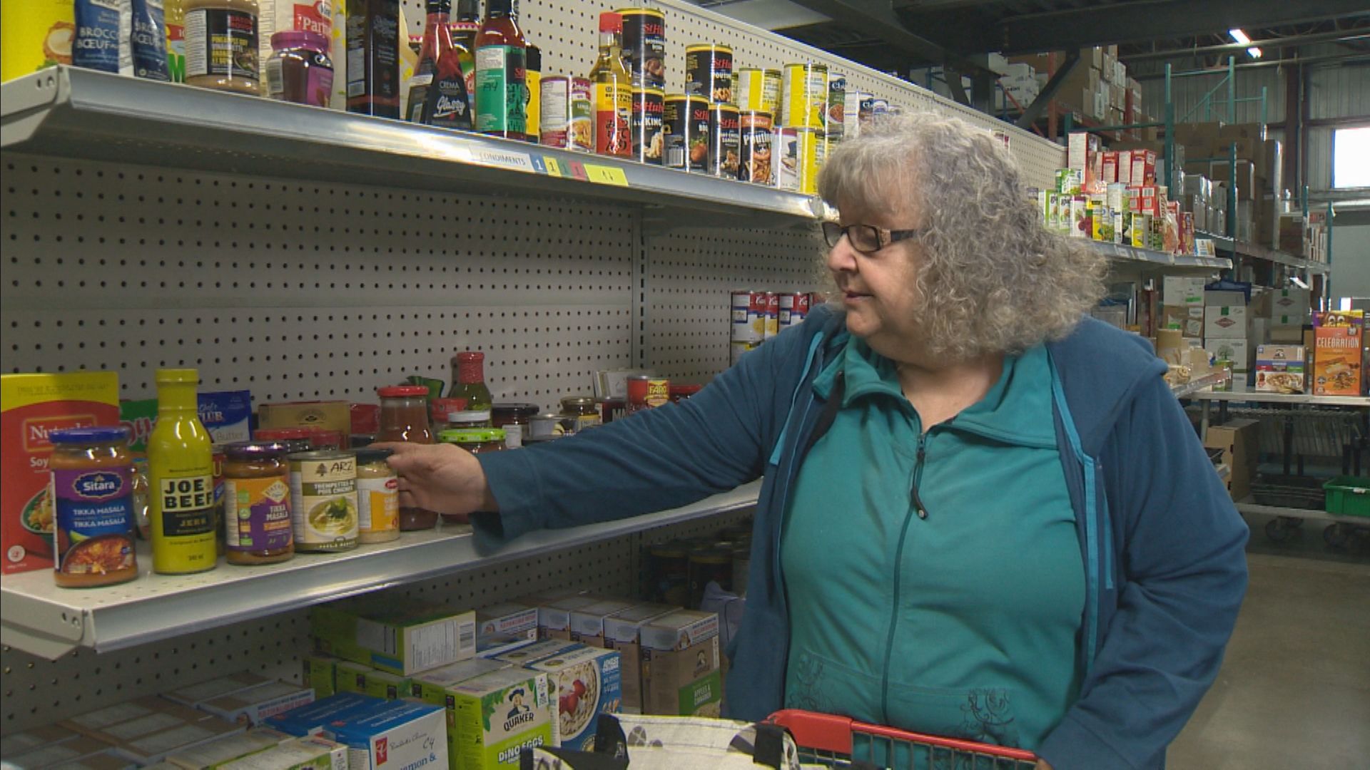 ‘Why am I getting so little pension?’ Quebec woman turns to food bank, can’t make ends meet