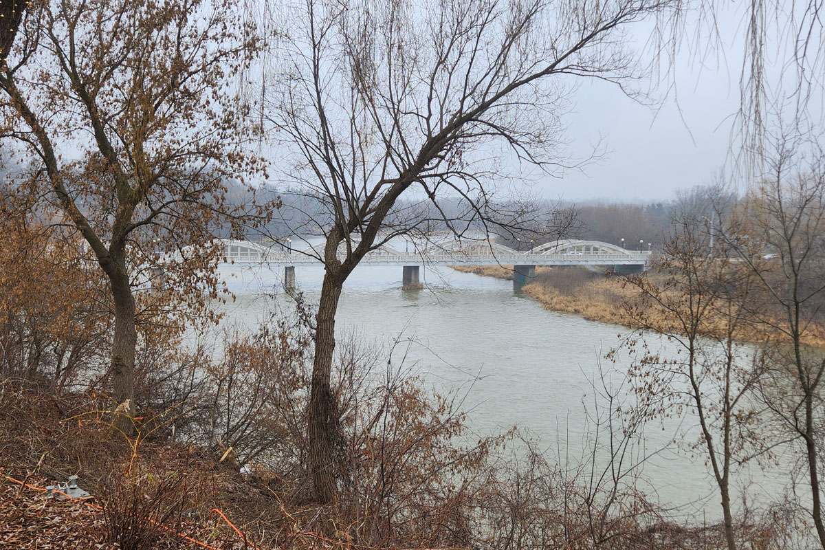 Продължава разследването след като превозно средство се озова в Гранд