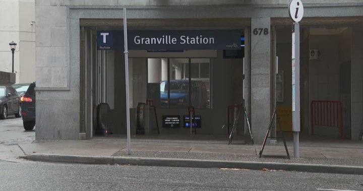 Мъж е обвинен, след като възрастен е блъснат с лицето напред в SkyTrain във Ванкувър: полиция