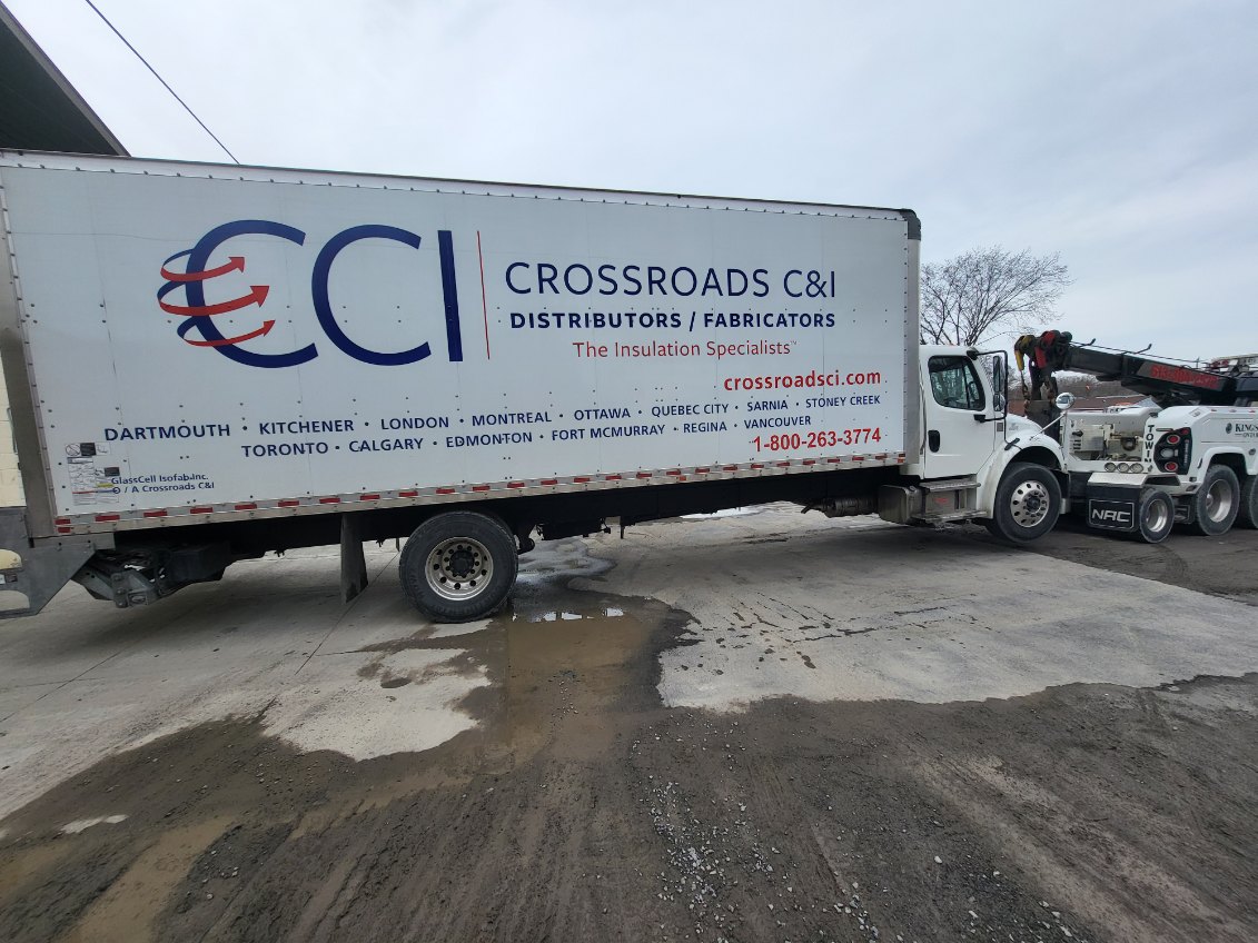 Charges laid after box truck loses driveshaft while driving on 401 near Kingston