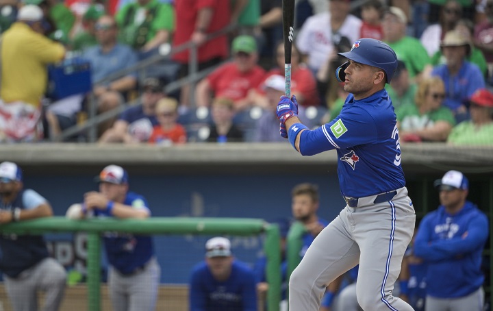 Джоуи Вотто постигна домакинство в първия си удар в първия