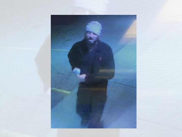 Някой е изритал прозорец на RCMP участъка в Керемеос и