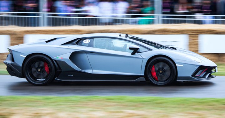 Крадец потегли с Lamborghini Aventador в Уилмот, докато собственикът остана да наблюдава