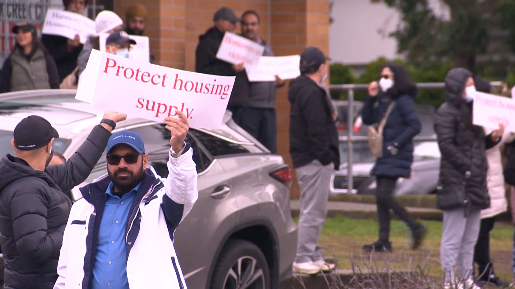 ‘We are united‘: Hundreds of B.C. landlords rally in support of petition