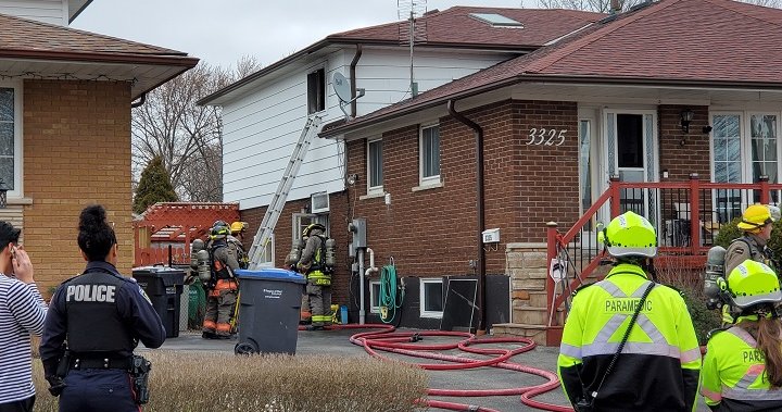 Съсед се обади на 911 след като забеляза пожар в
