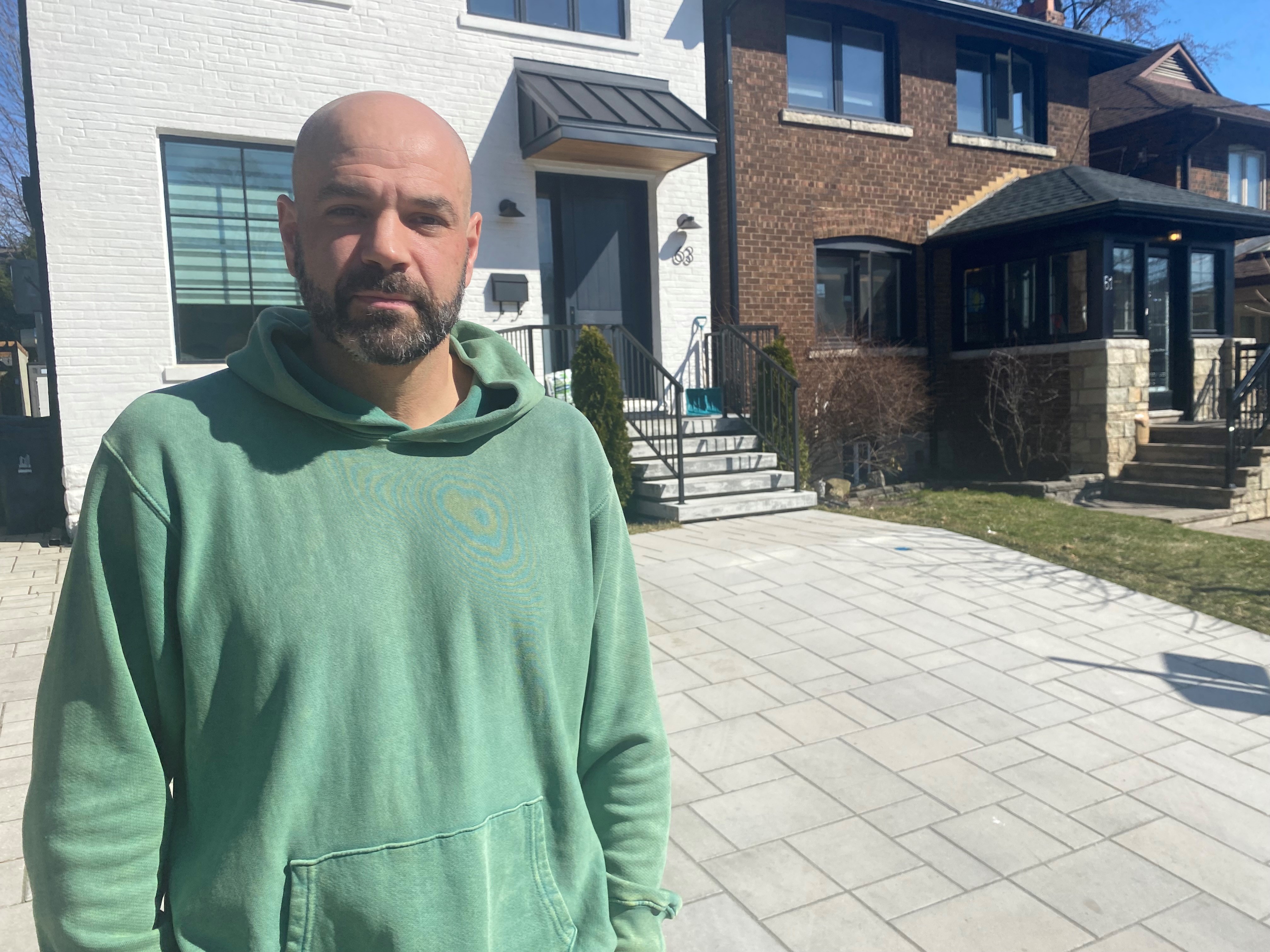 Жител на квартал Бийчс в Торонто който наскоро загуби обжалване