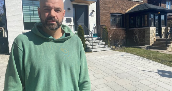 Жител на квартал Бийчс в Торонто, който наскоро загуби обжалване