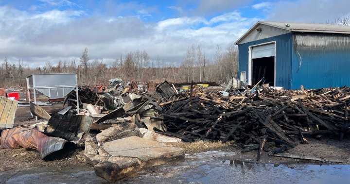Опушвална Cap-Acadie изгуби складова сграда поради пожар