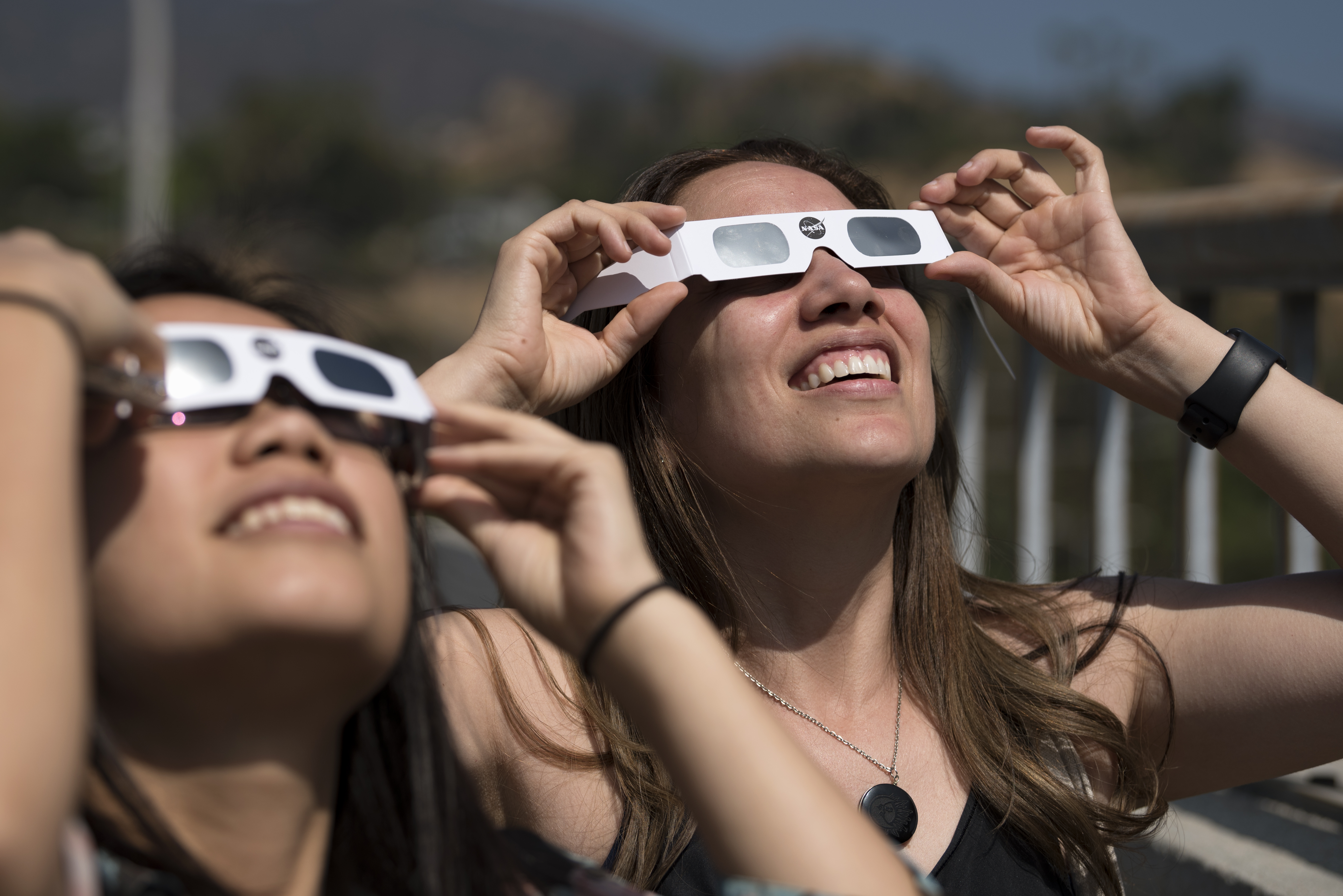 Counterfeit eclipse glasses are selling online. How to spot fakes