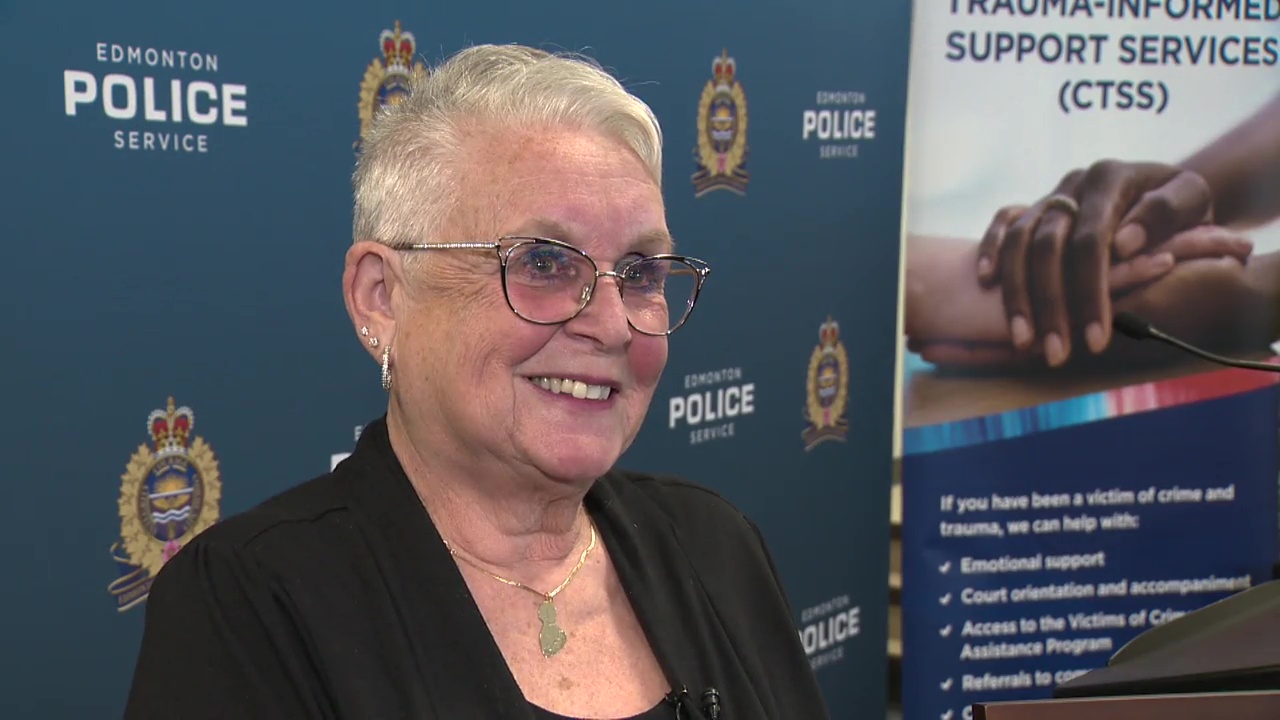 Жена от Едмънтън получи най високото отличие за доброволческа служба което